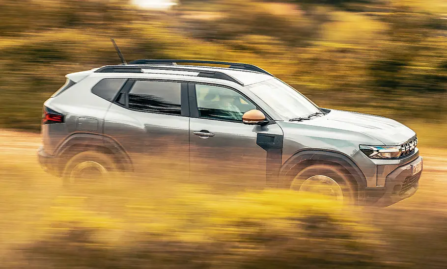 Dacia Duster; fahrend; SUV; Außenansicht; Seitenansicht