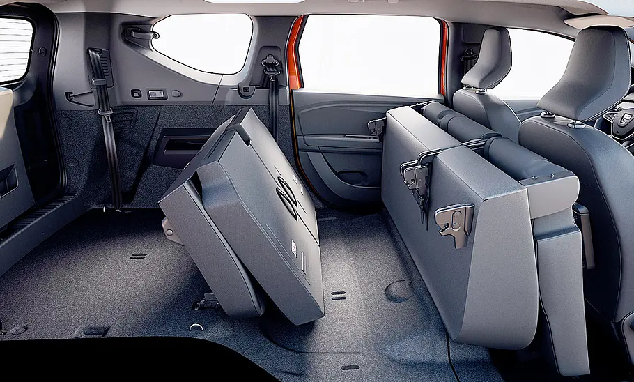 Dacia Jogger (2021) Die Sitzbänke im Dacia Jogger (2021) umgeklappt.