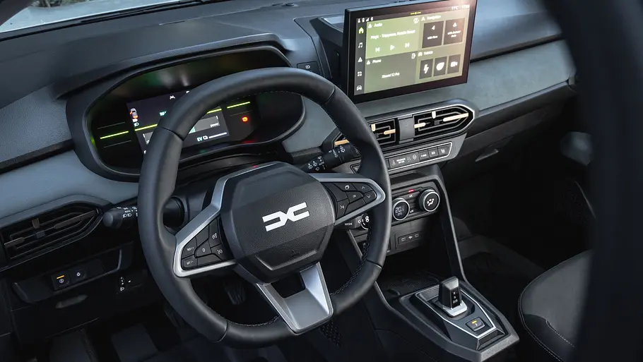 Die Innenaufnahme zeigt das Cockpit des Dacia Jogger (2026).