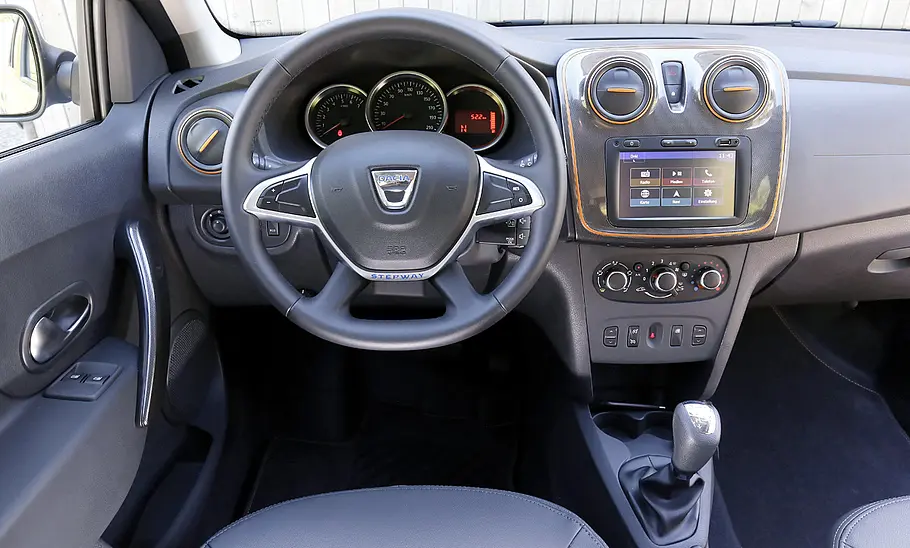 Neuer Dacia Logan MCV Stepway (2017) Neuer Dacia Logan MCV Stepway (2017)