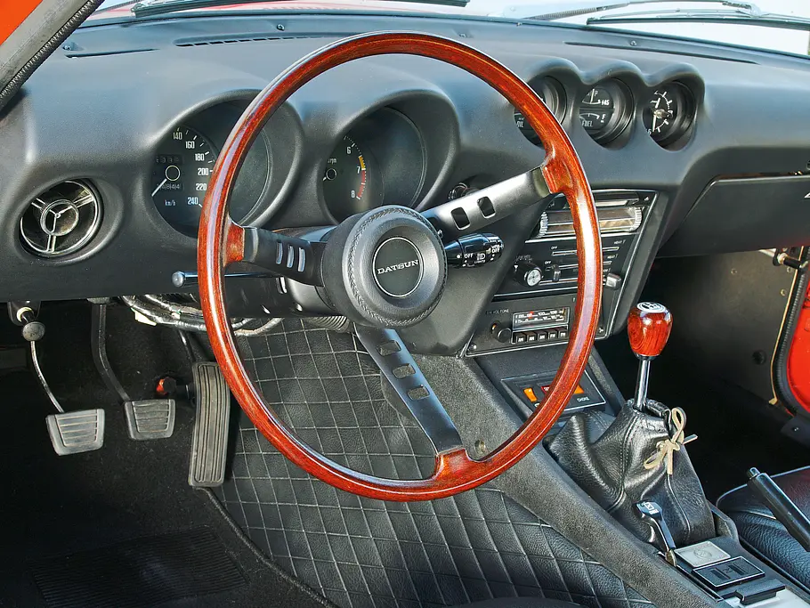 Datsun 240 Z Traumwagen Oldtimer Bilder technische Daten Cockpit