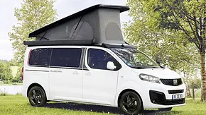 Das Foto zeigt den stehenden Dethleffs Globevan Fiat (2024) in der Seitenansicht. - Foto: Dethleffs