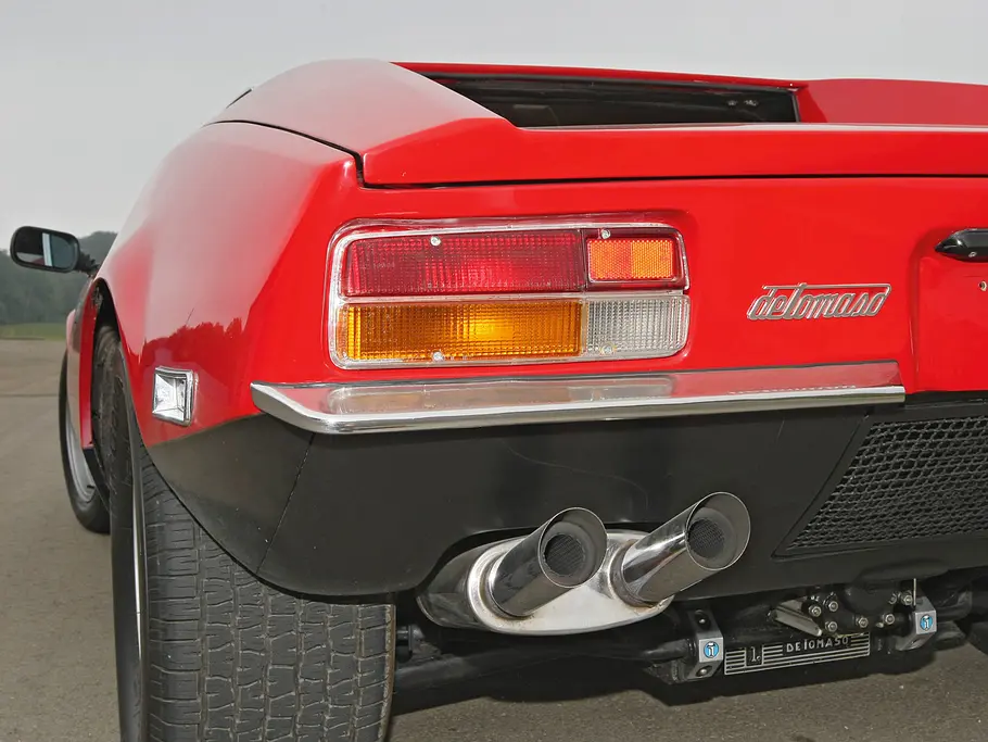 De Tomaso Pantera rot Heckansicht