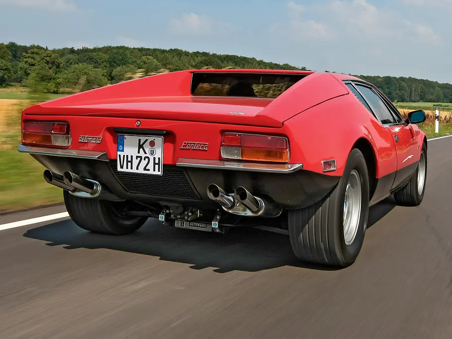 De Tomaso Pantera rot Heckansicht