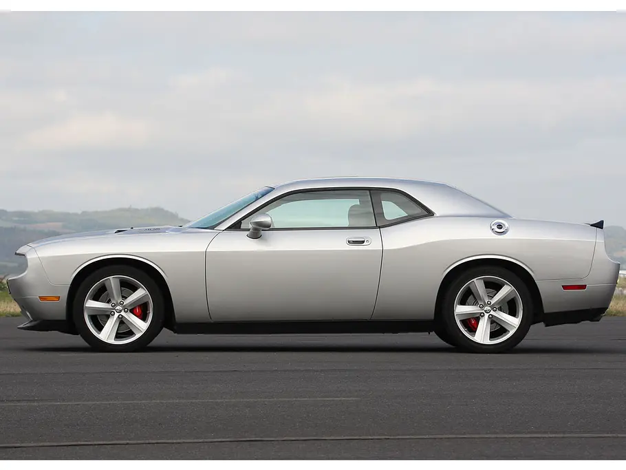 So fährt sich der Challenger SRT8 Dodge Challenger SRT8 auf 100 km/h in 5,4 s