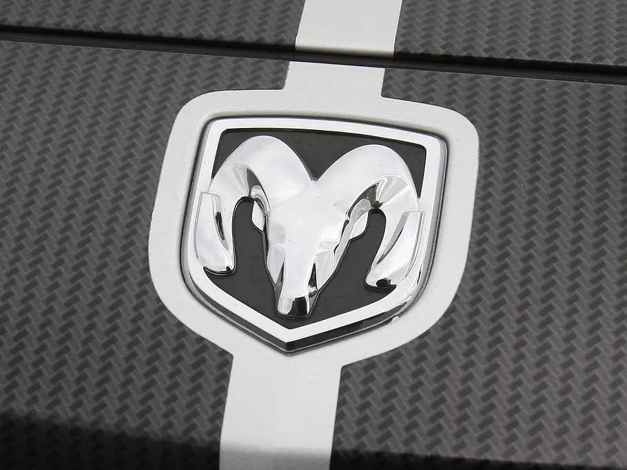 So fährt sich der Challenger SRT8 Muscle Car Dodge Challenger SRT8