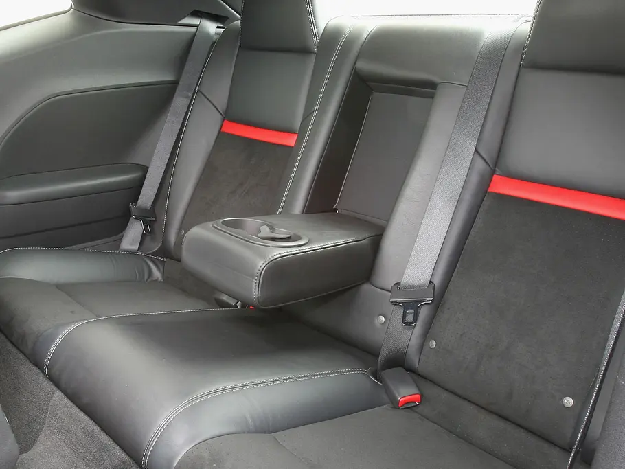 So fährt sich der Challenger SRT8 Dodge Challenger SRT8 mit Sportsitzen