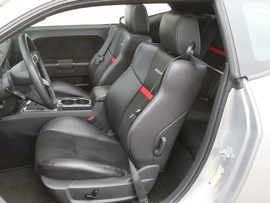 So fährt sich der Challenger SRT8 Dodge Challenger SRT8 mit Sportsitzen