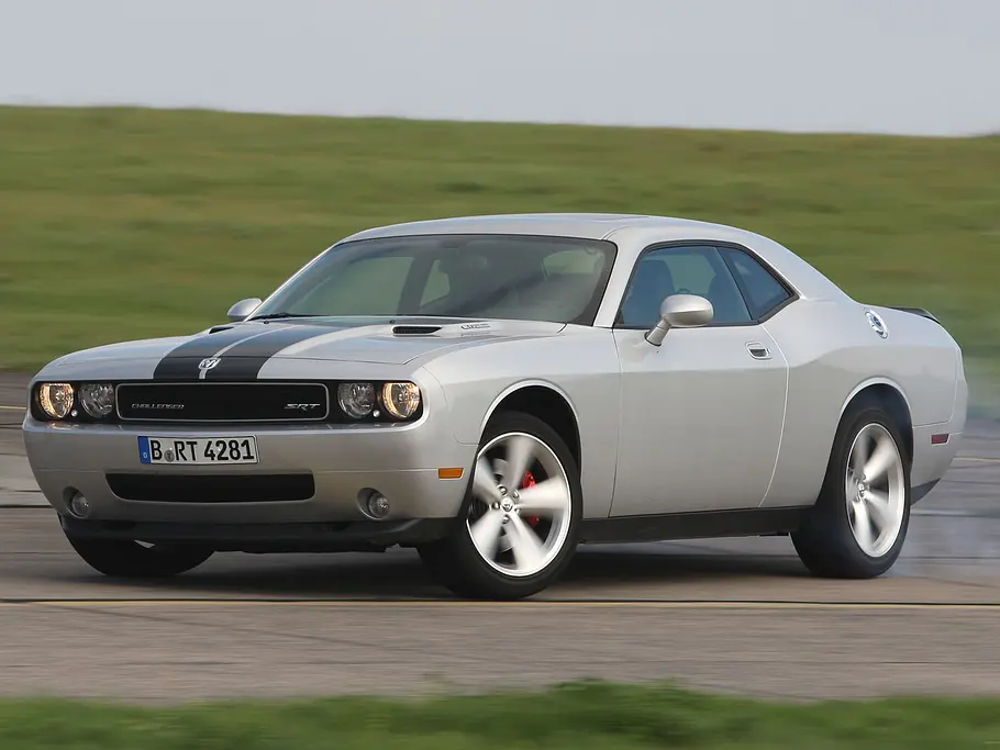 So fährt sich der Challenger SRT8 Dodge Challenger SRT8 mit 268 km/h Spitze