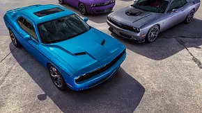 Knallbunte Dodge in Pebble Beach
