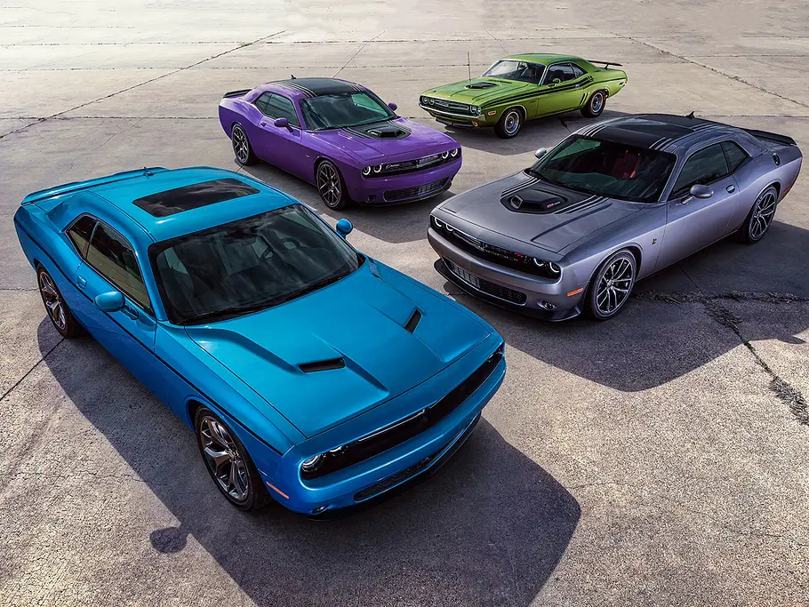 Knallbunte Dodge in Pebble Beach