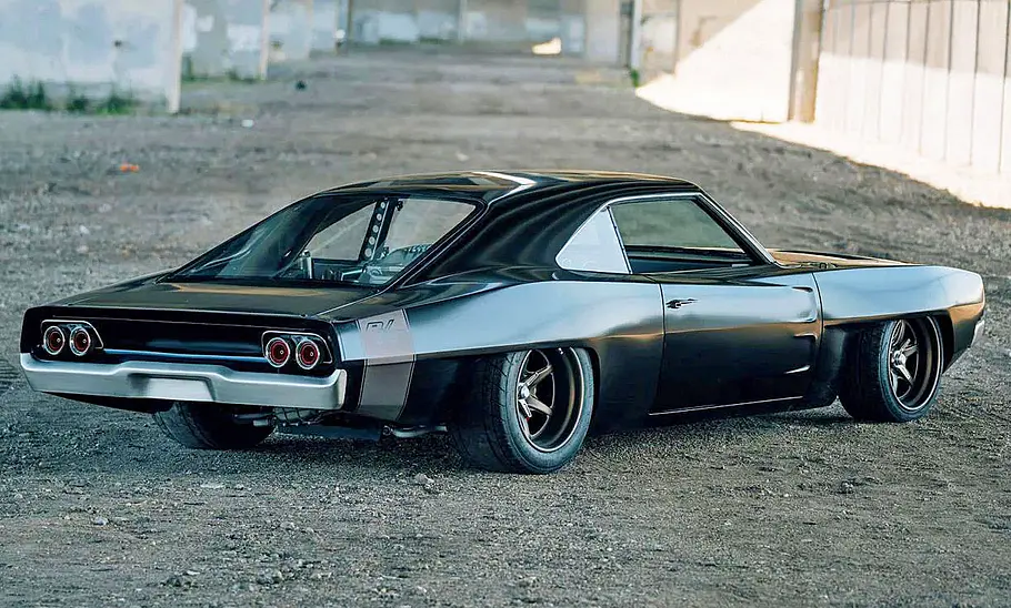 Der Speedkore Dodge Charger Hellacious stehend von schräg hinten.