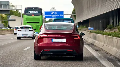 Nach dem Aus der staatlichen Prämien sind die Verkaufszahlen von E-Autos trotz diverser Rabattaktionen gesunken. - Foto: Imago