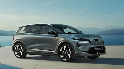 Der Mitsubishi Eclipse Cross (2025) von vorne schräg fotografiert. - Foto: Mitsubishi