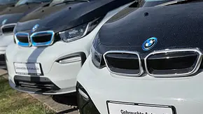Elektrische BMW i3 als Gebrauchtwagen auf dem Hof eines BMW-Händlers. - Foto: Imago Elektrische BMW i3 als Gebrauchtwagen auf dem Hof eines BMW-Händlers. - Foto: Imago