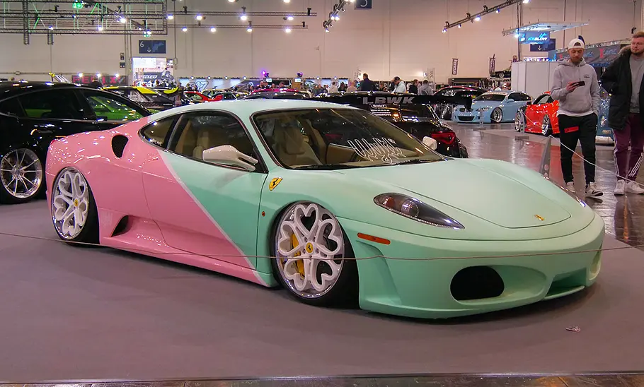 Der Ferrari F430 auf der Essen Motor Show 2024.