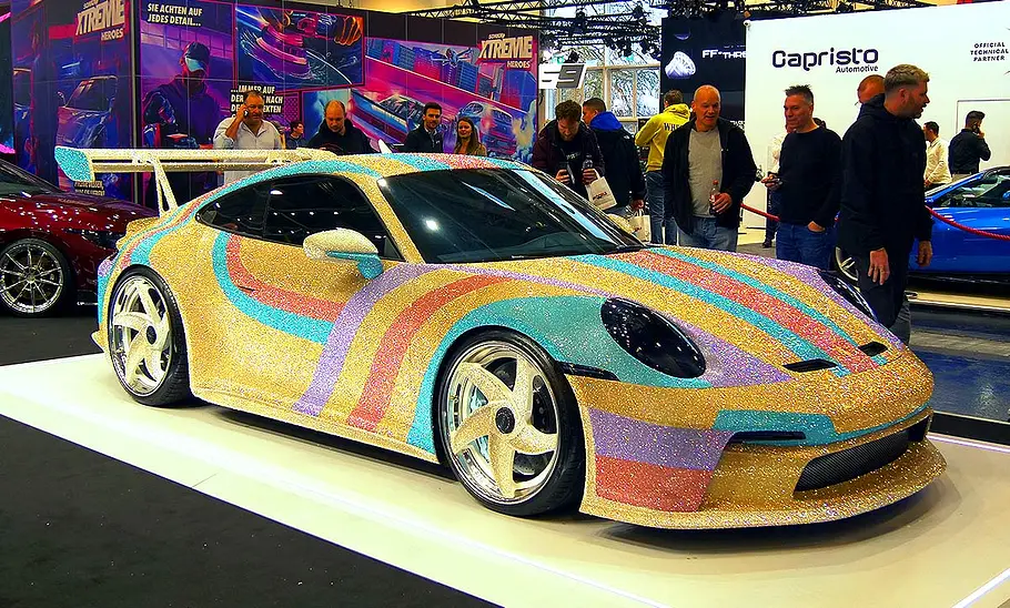 Porsche 911 GT3 RS (992) Blick von schräg vorne auf den Porsche 911 GT3 RS (992).