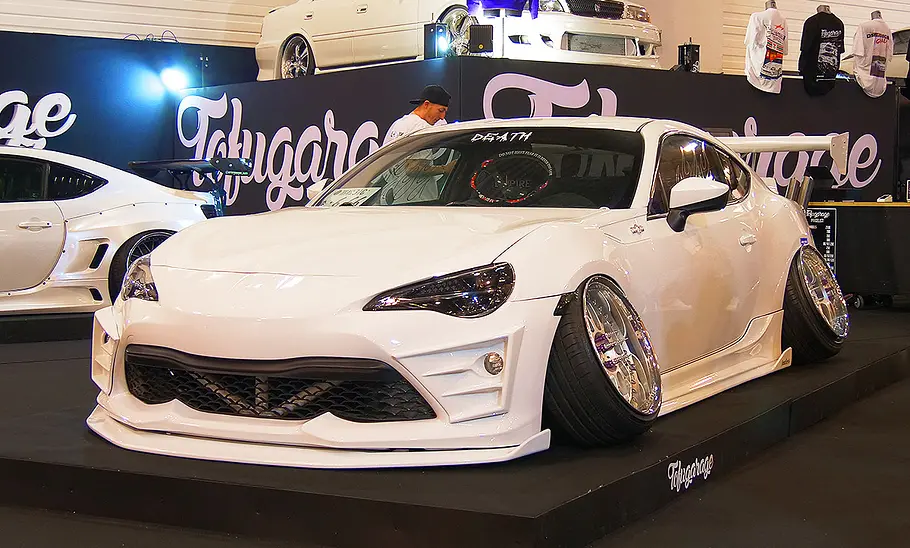 Toyota GT86 Blick von schräg vorne auf den Toyota GT86.