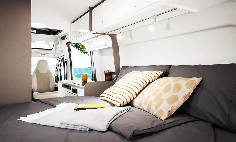 Die Innenansicht zeigt das Schlafzimmer des Etrusco CV 600 DB + (2025).