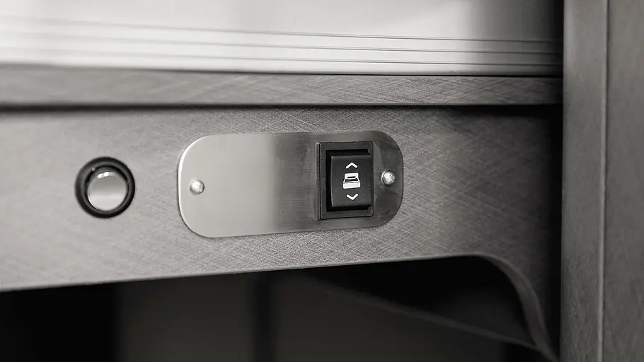 Etrusco CV 640 PB (2026) Die Detailaufnahme zeigt den Knopf der Absenkvorrichtung des Etrusco CV 640 PB (2026).