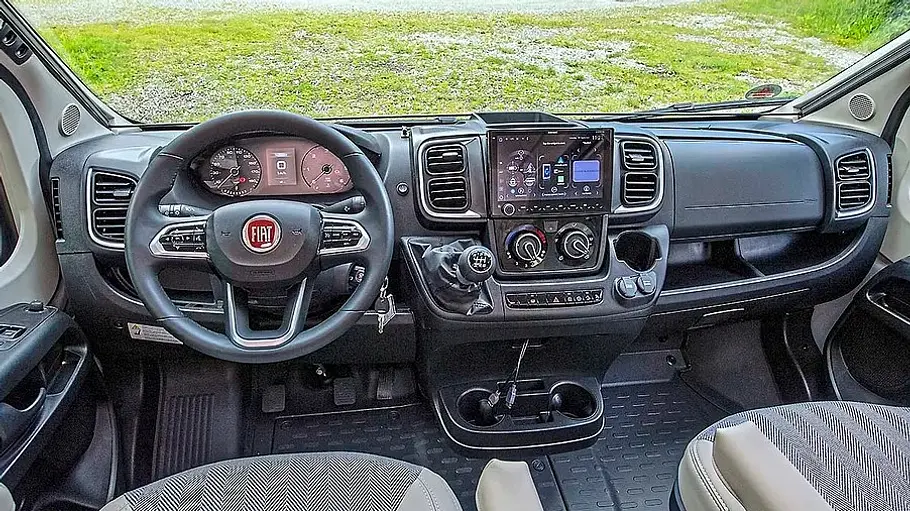 Etrusco CV 640 PB (2026) Die Innenaufnahme zeigt das Cockpit des Etrusco CV 640 PB (2026).