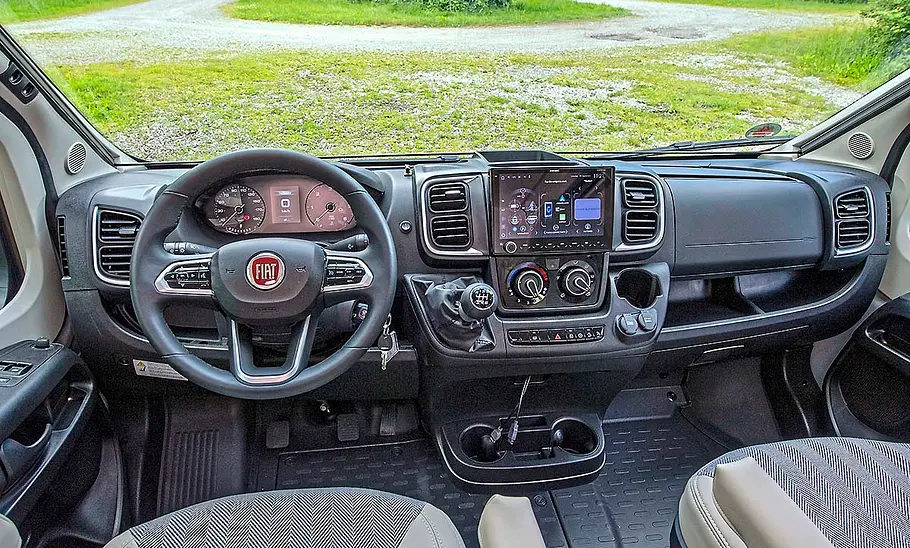 Etrusco CV 640 PB (2024); Innenansicht, Cockpit