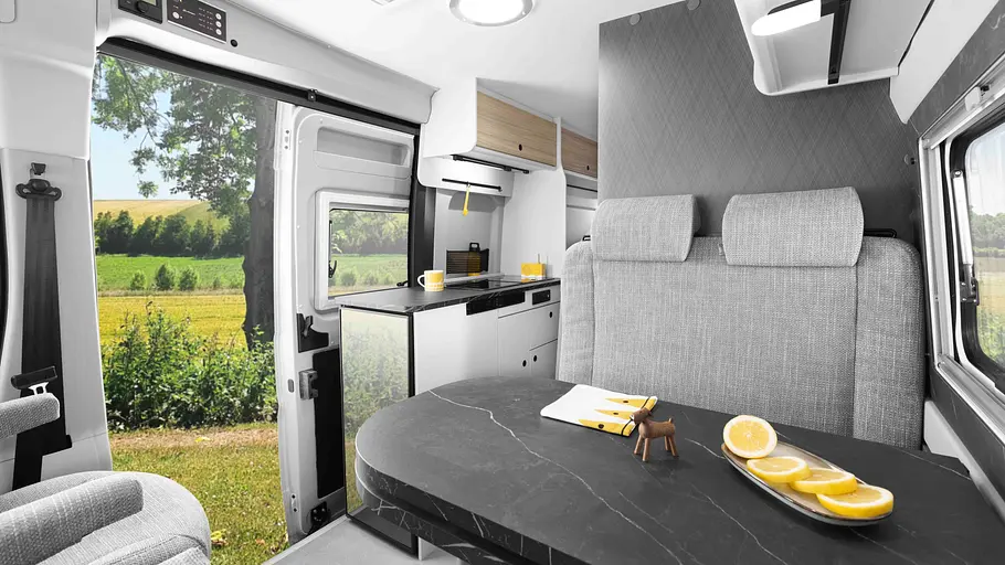 Etrusco CV 640 PB+ Durchsicht durch den Wohnraum des Etrusco CV 640 PB+.