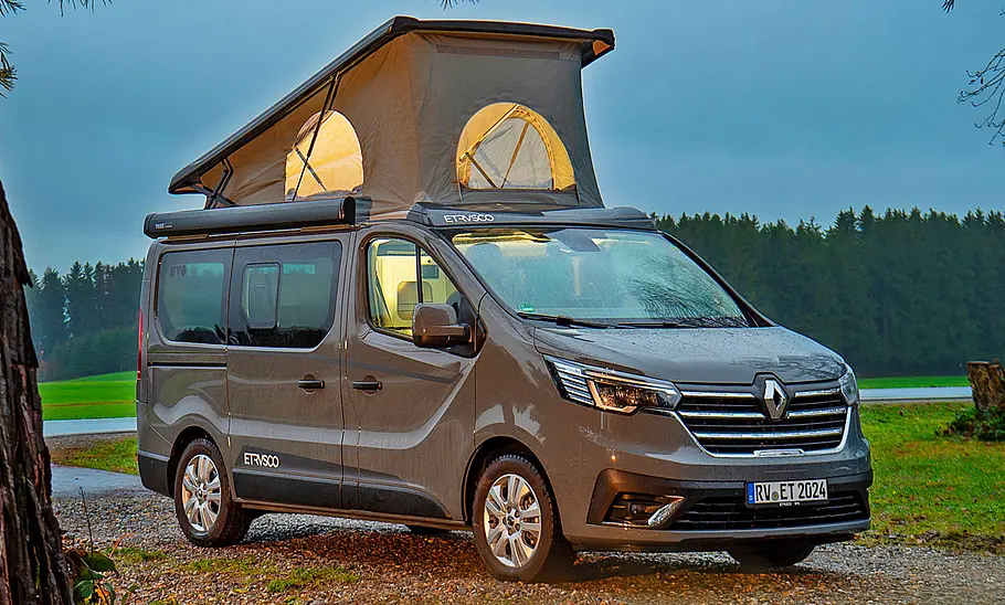 Der Etrusco UC 5.0 XR Complete Selection stehend von schräg vorne