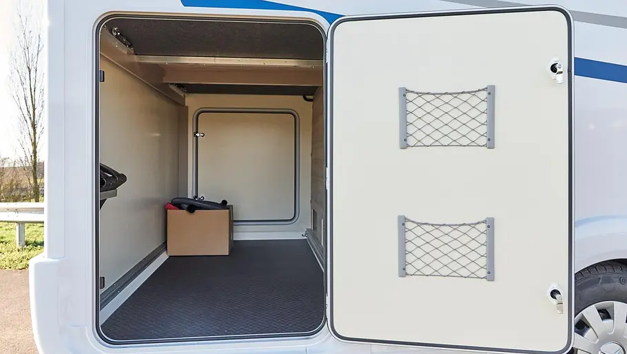 Eura Mobil Profila T Freestyle 726 EF (2026) Die Außenaufnahme zeigt die Heckgarage des Eura Mobil Profila T Freestyle (2026).