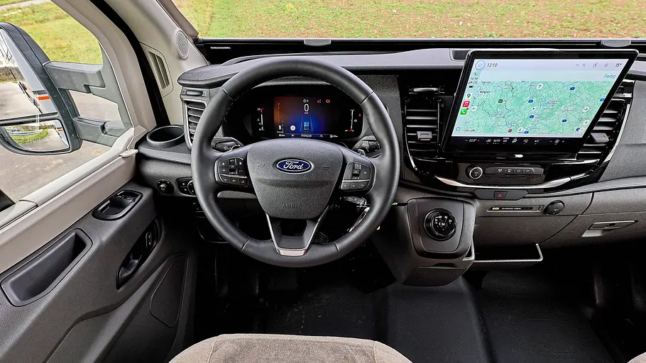 Das Cockpit des Forster T745 QF Vibe Edition.