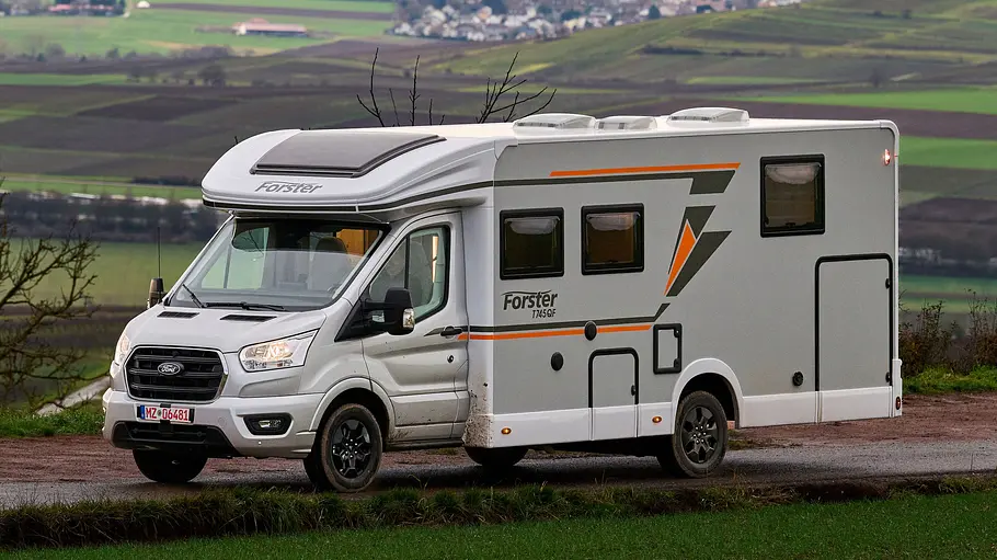 Der Forster T745 QF Vibe Edition statisch von schräg vorne links.