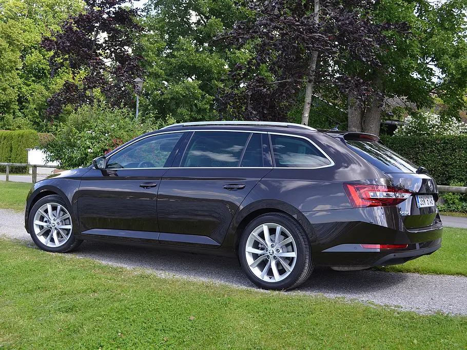 Fahrbericht Skoda Superb Combi 2015 Kombi 2.0 TDI Fahrverhalten Fotos