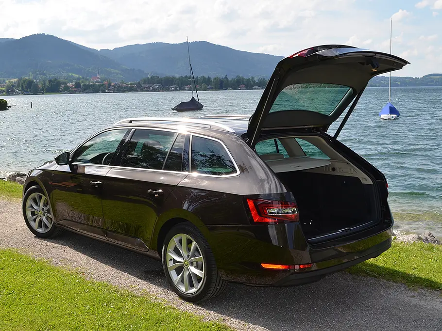Fahrbericht Skoda Superb Combi 2015 Kombi 2.0 TDI Fahrverhalten Fotos