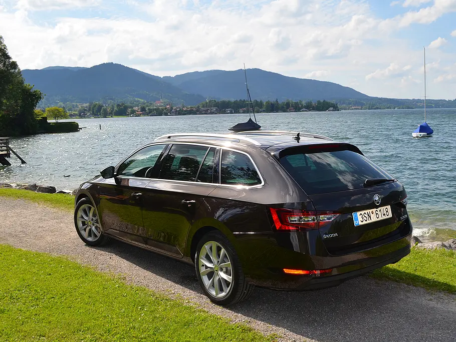 Fahrbericht Skoda Superb Combi 2015 Kombi 2.0 TDI Fahrverhalten Fotos