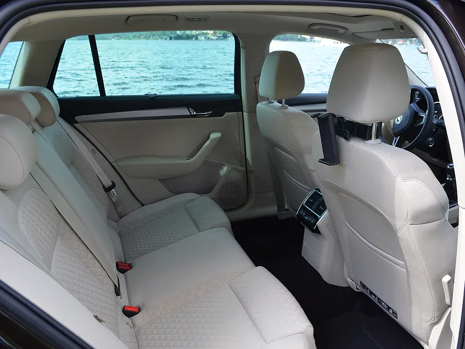 Fahrbericht Skoda Superb Combi 2015 Kombi 2.0 TDI Fahrverhalten Fotos