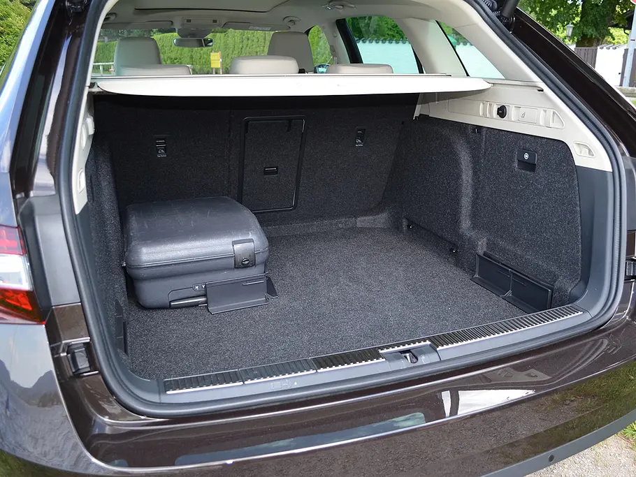 Fahrbericht Skoda Superb Combi 2015 Kombi 2.0 TDI Fahrverhalten Fotos