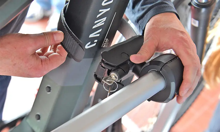 Rahmenhalter des Uebler i21 Z an Canyon-Fahrrad.