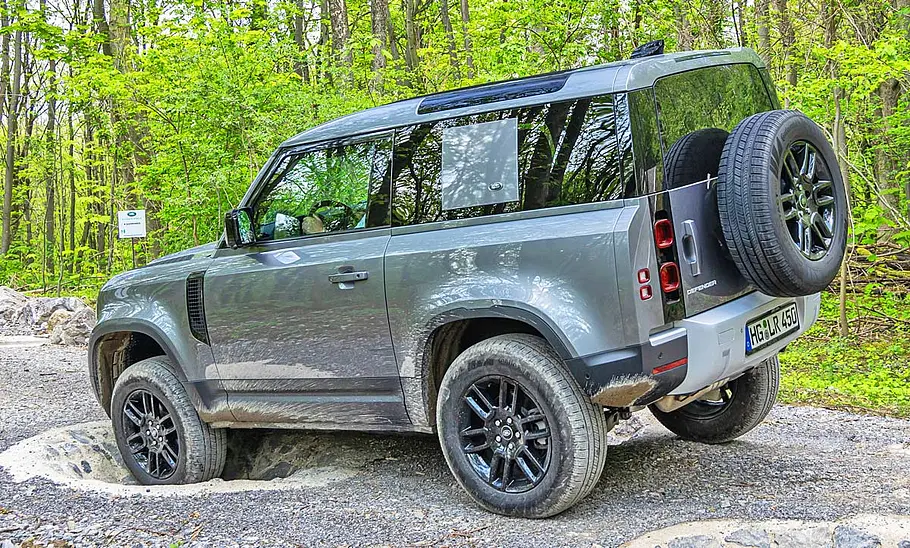 Land Rover Defender 90 D250
