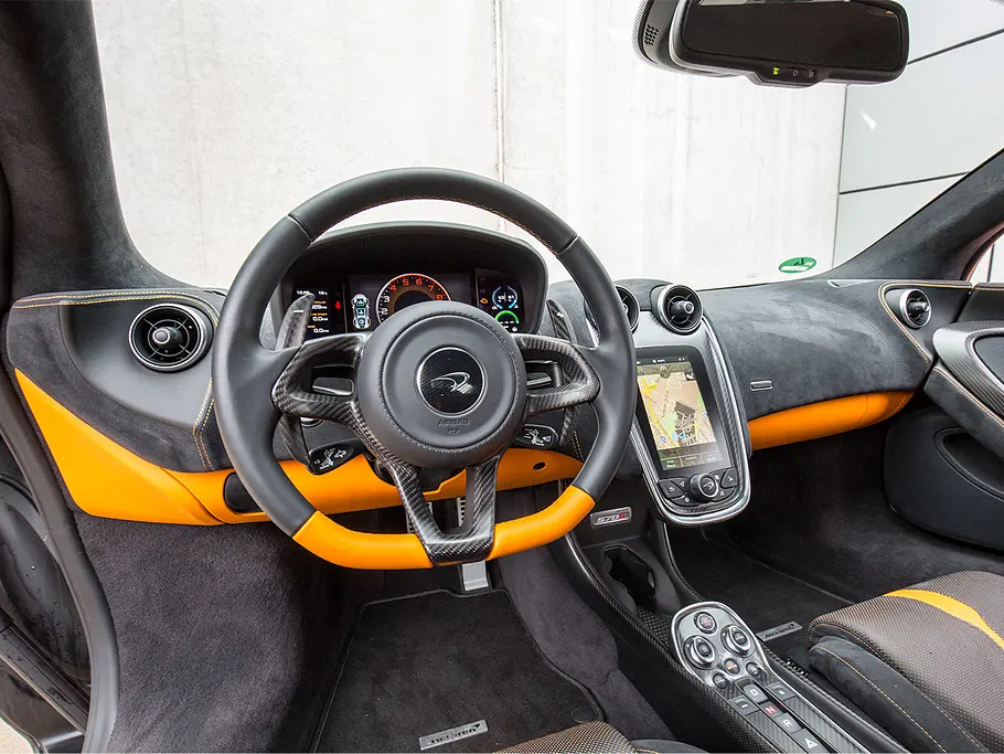 McLaren 570S (2016) McLaren 570S (2016)