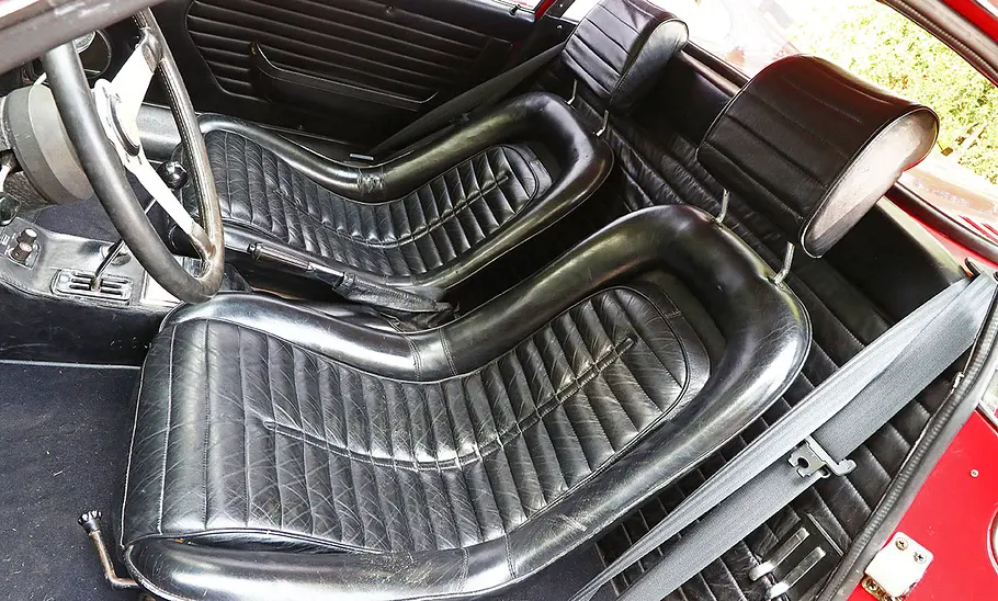 Die Sitze des Ferrari Dino 246 GT.