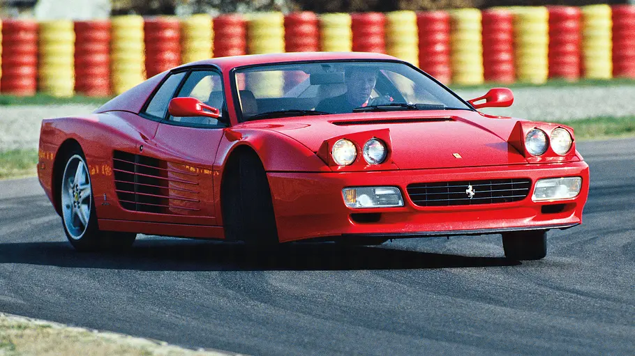 Der Ferrari 512 TR fahrend von vorne.