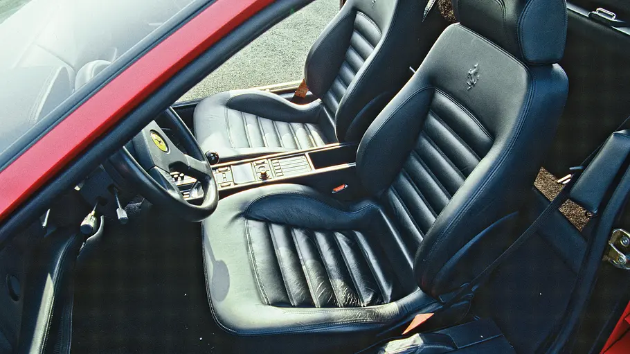 Die Sitze des Ferrari 512 TR.
