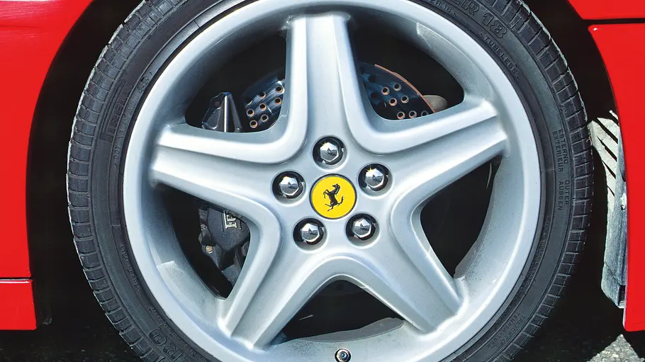 Die Räder des Ferrari 512 TR.