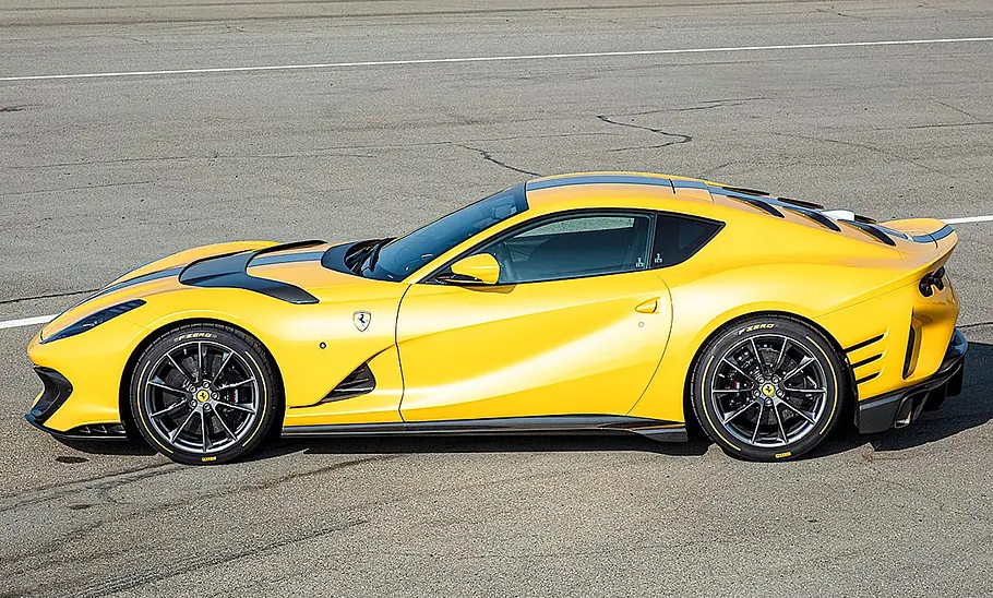 Ferrari 812 Competizione (2021)