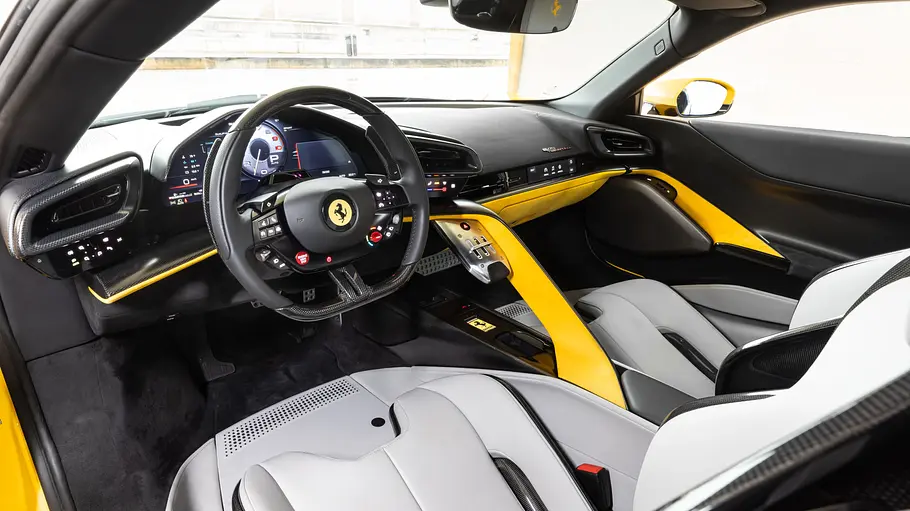Das Cockpit des Ferrari 849 Testarossa.