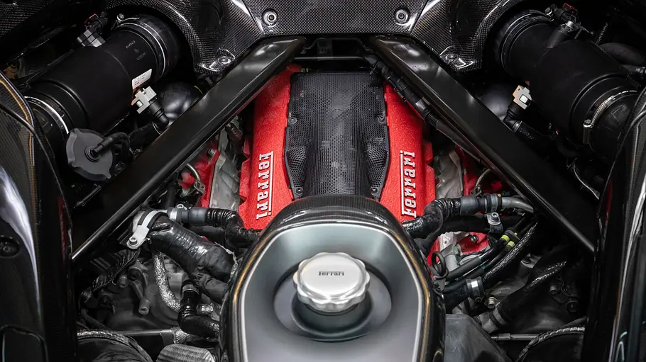 Der Motor des Ferrari 849 Testarossa.