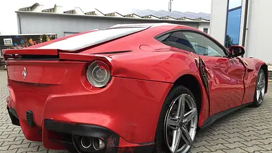 Gecrashter Ferrari F12: Verkauf - Foto: mobile.de