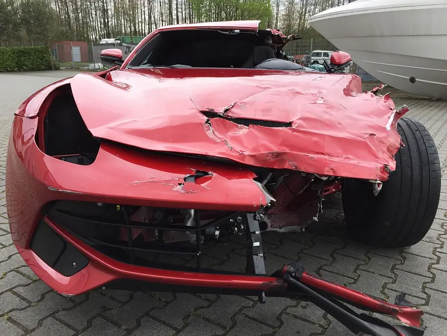 Gecrashter Ferrari F12: Verkauf Gecrashter Ferrari F12: Verkauf