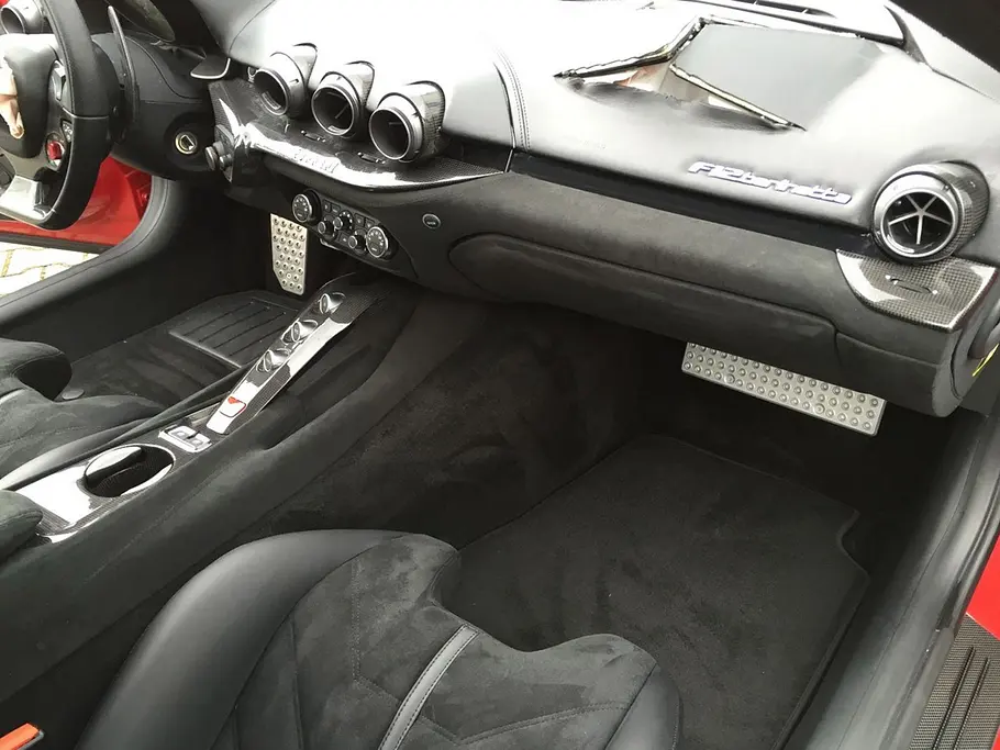 Gecrashter Ferrari F12: Verkauf Gecrashter Ferrari F12: Verkauf