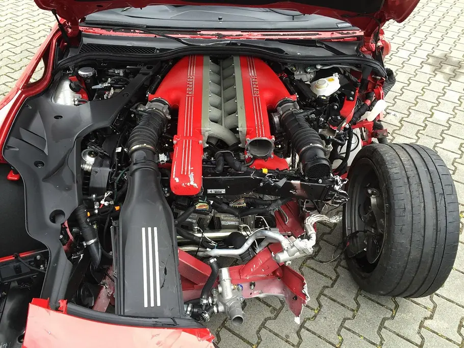 Gecrashter Ferrari F12: Verkauf Gecrashter Ferrari F12: Verkauf